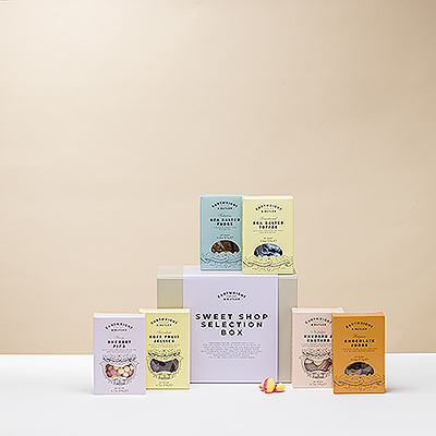 Que vous soyez à la recherche d&#39;un cadeau pour un amateur de sucreries ou que vous souhaitiez vous offrir les meilleures confiseries anglaises, le coffret Sweet Shop Selection Box de Cartwright & Butler est fait pour vous.