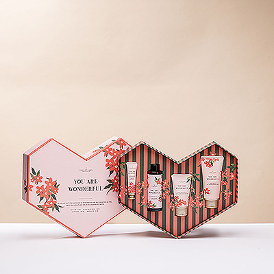 Let her know that you think she is wonderful with this beautiful heart shaped gift box filled with luscious spa products! It's the perfect gift for Valentine's Day, Mother's Day, her birthday, or romantic occasions.