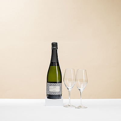 Francesc Ricart Cava Brut is a fine example of the iconic Spanish sparkling wine with a pale yellow color and fine, scintillating bubbles. The beautiful pair of Schott Zwiesel glasses are specially designed to enhance the bubbles in sparkling wine and Champagne.