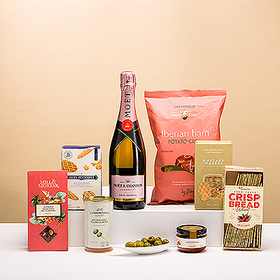 Obsequie a sus familiares y amigos con una excepcional colección de champán francés y bocados dulces y salados europeos en este extraordinario regalo gourmet.