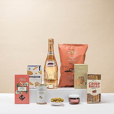 Obsequie a sus familiares y amigos con una excepcional colección de champán francés y bocados dulces y salados europeos en este extraordinario regalo gourmet.