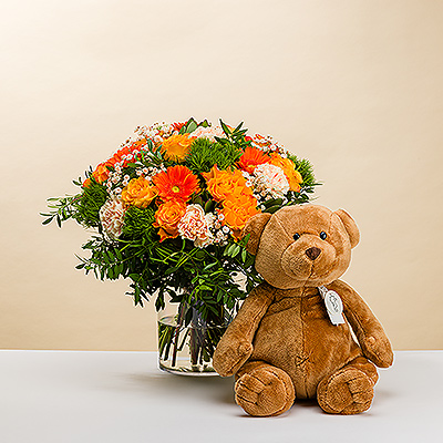 Ce charmant cadeau floral accompagné d'un adorable ours en peluche est le cadeau idéal pour un nouveau bébé ou pour un anniversaire.