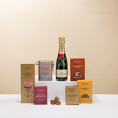 Dieses stilvolle Geschenk kombiniert den prickelnden französischen Champagner von Moët &#38; Chandon mit den feinsten britischen Süßwaren von Cartwright &#38; Butler.
