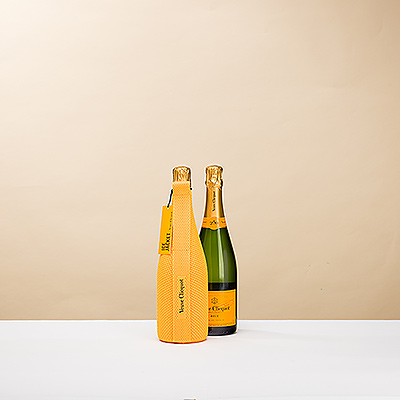 Presenting a limited-edition Veuve Clicquot gift: the iconic Veuve Clicquot Brut Champagne in an insulating ice jacket. The stylish ice jacket in the signature yellow of the House keeps your Veuve at the perfect chilled temperature to preserve all of the characteristics of your favorite bubbly.