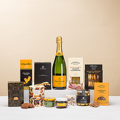 For a gift that combines top brands with an abundance of rich flavors, the Ultimate Gourmet Veuve Clicquot Summer Limited-Edition is the perfect choice. Your friends, family, and colleagues will enjoy every moment of this sumptuous gift box, thanks to the generous collection of delicious snacks paired with iconic Veuve Clicquot Champagne.