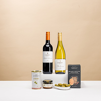 Here is our bestselling Hospitality Tray featuring a selection of refined South African wines and delicious European delicacies. It is the perfect gourmet wine gift to send to someone special in Europe as a token of appreciation or gratitude.