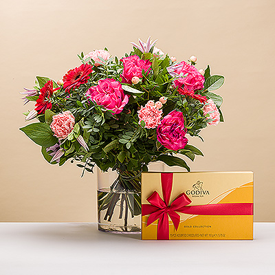 Think Pink mit unserem Pretty in Pink Blumenstrauß mit Godiva-Schokolade! Es ist das perfekte Geschenk für einen Jahrestag, zum Muttertag, für eine Geburt oder für einen Geburtstag.