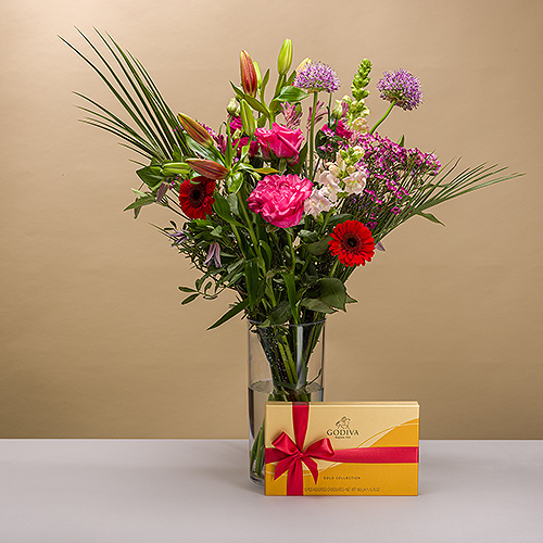 Trendy Mother's Day Bouquet with Godiva Chocolate