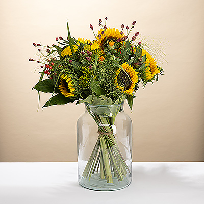 Celebrate summer in its full glory with our breathtaking Summer Bouquet Deluxe. This exceptionally large bouquet is an exuberant mix of radiant sunflowers and the most beautiful seasonal flowers. It is a true statement piece that instantly conveys a sense of luxury and abundance. The perfect, grand gift for a special occasion or as the ultimate showstopper in your home.
