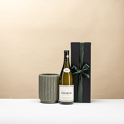 Enjoy the elegant Chablis Wine Cooler Gift Set with refined Chablis and a stylish wine cooler. A perfect gift for any elegant aperitif or dinner.