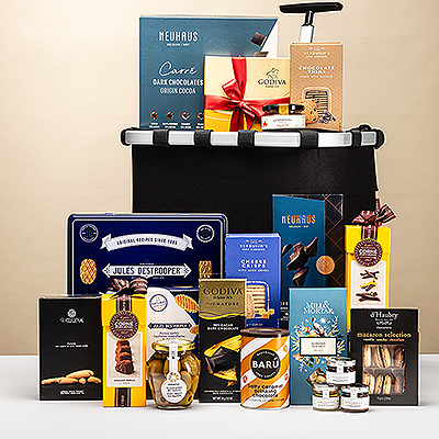 Coffret gastronomique avec chocolats belges, douceurs françaises et spécialités méditerranéennes dans le luxueux Reisenthel Carrycruiser.