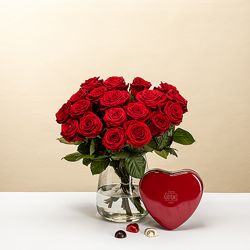 Red Roses with Corné Port-Royal chocolates