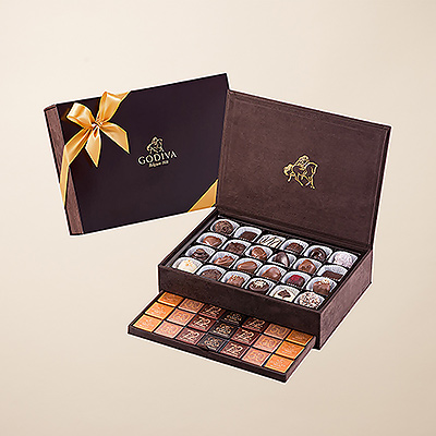 To give a truly wonderful chocolate gift, Godiva offers its beautiful keepsake gift box. Godiva/s Royal Boxes are brimming with Godiva/s amazing array of delicious chocolates and tantalizing carrés. Each box makes a wonderful gift for a friend, colleague or to bring to the family get-togethers.