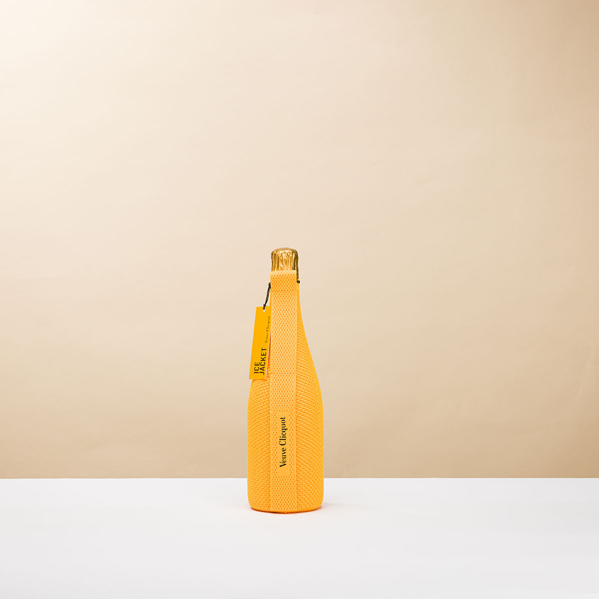 Champagne Veuve Clicquot Yellow Label in Ice Jacket [02]