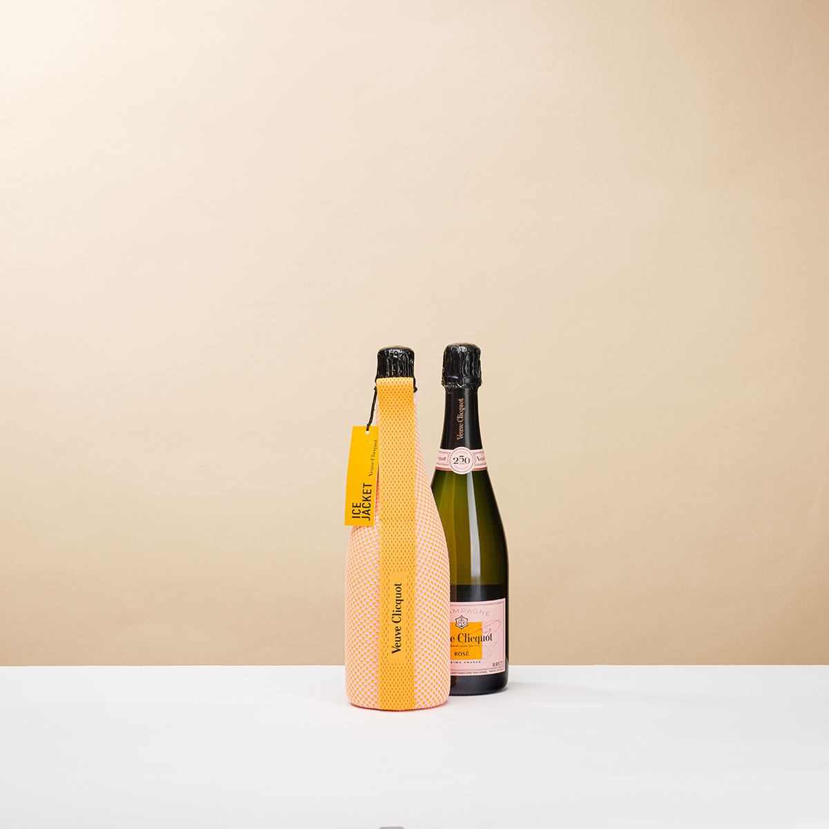 Champagne Veuve Clicquot Rosé in Ice Jacket [01]