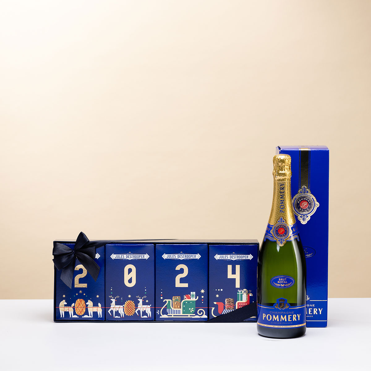 https://www.giftsforeurope.com/images/gene/prod/zoom/gfe2002363_01_champagne-pommery-jules-destrooper-new-year-gift-box-2024.jpg