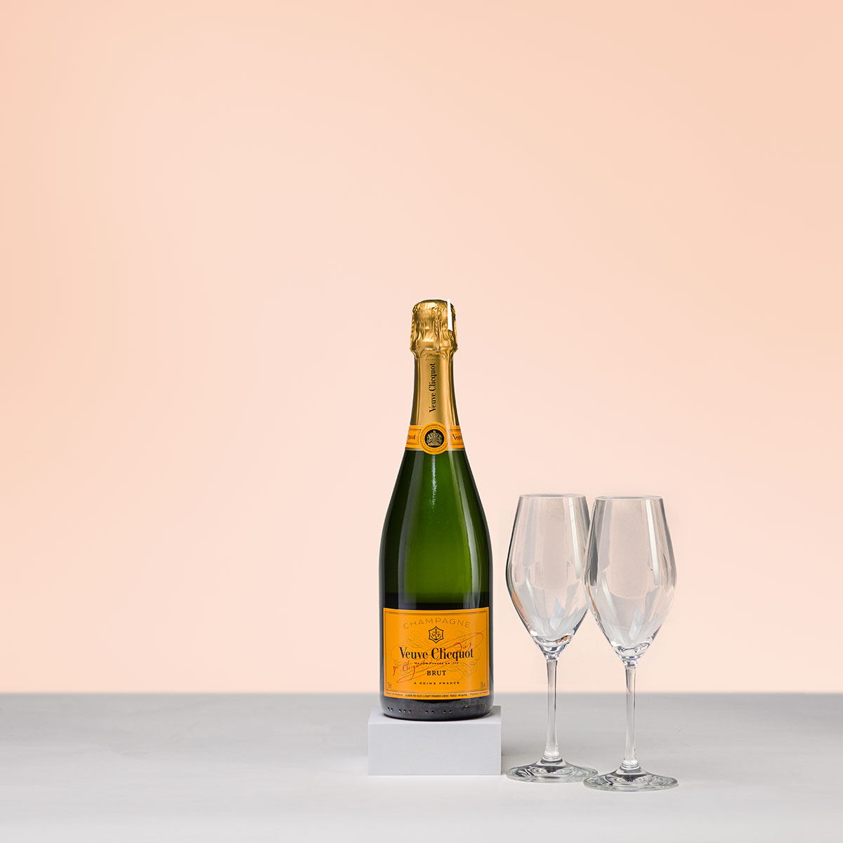 Champagne Veuve Clicquot & 2 Glasses - Delivery in Germany by GiftsForEurope